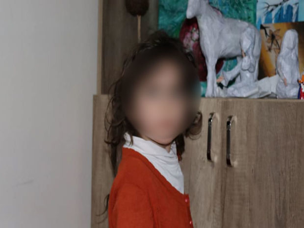 В Баку началось расследование в связи с оставленной на улице четырехлетней девочкой