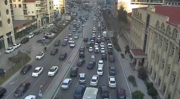 Bakının bəzi küçə və prospektlərindən sıxlıq müşahidə olunur - FOTO