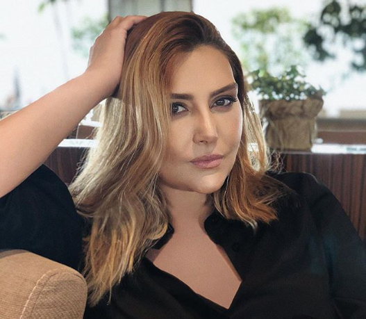 Zülfiyyə Xanbabayeva gözəlliyi ilə GÖZ OXŞADI - FOTO