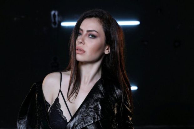 Ulduz müğənni: “Nəhayət dodaqlarımı kiçiltdim” - FOTO