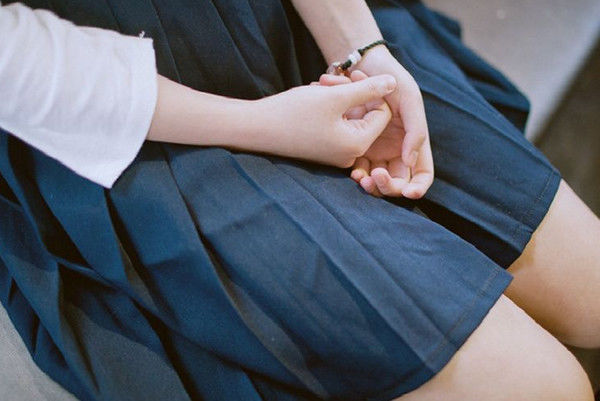 Gürcüstanda 13 yaşlı məktəbli ana oldu