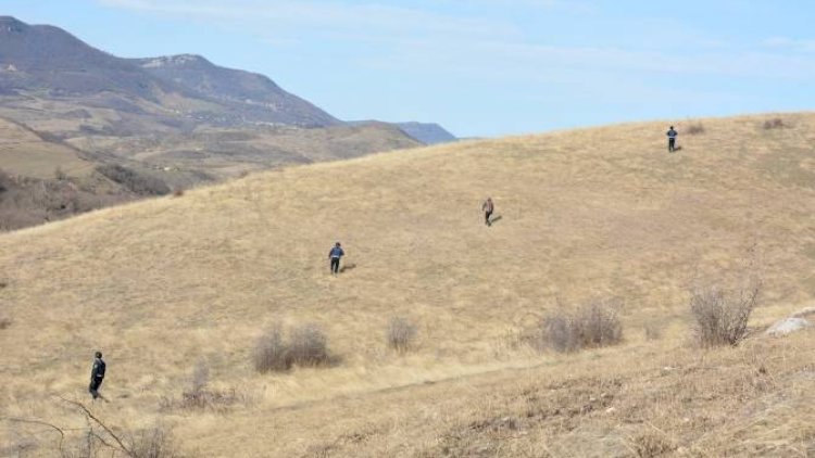 Ermənilər meyit axtarır