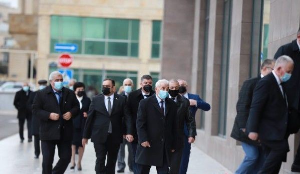 YAP-ın rəhbər şəxsləri qurultaya tələsir - FOTO