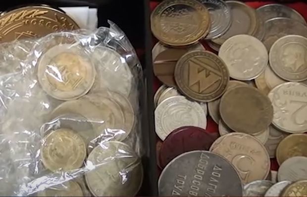 Учитель из Мингячевира собрала коллекцию банкнот и монет 60 стран - ВИДЕО