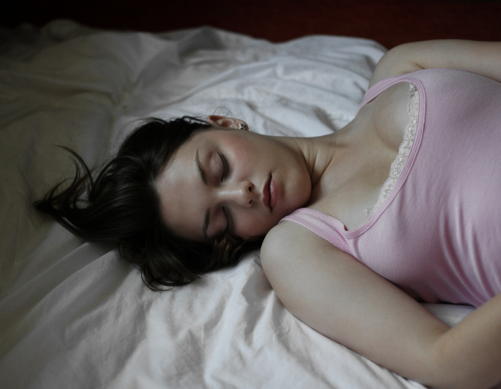 Qıza İçki içizdirib, Sonra İntim Əlaqədə Oldular Kamera Görüntüləri