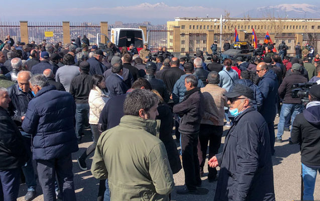 Yerevanda keçmiş hərbçilər Qasparyana dəstək aksiyası keçirir - Video