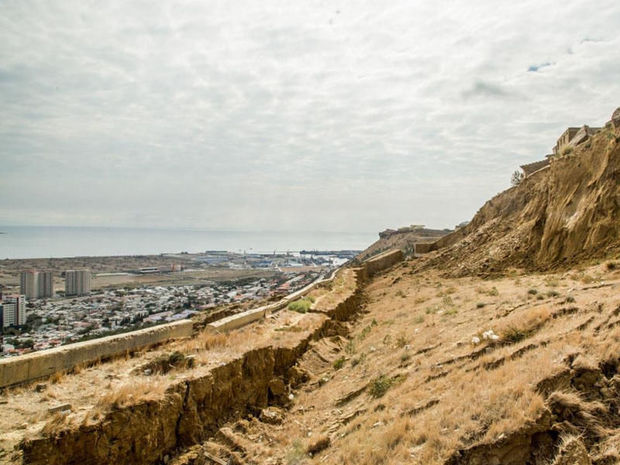 Badamdarda yenidən torpaq sürüşməsi baş verdi - FOTO