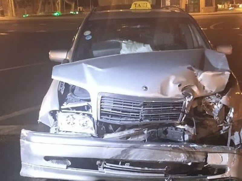 Azneft meydanında 2 avtomobil toqquşdu - FOTO