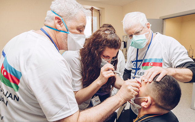 İsrailli həkimlər 31 qazimizi əməliyyat edib, 58-nə protez göz taxıblar - Video