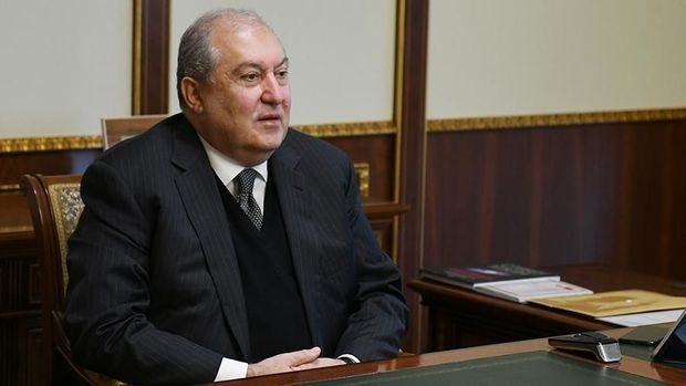 Президент Армении обратился в КС по поводу увольнения главы генштаба