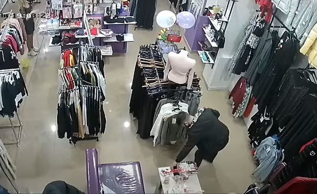 8 Martda hədiyyə əvəzinə oğurluq - ANBAAN VİDEO