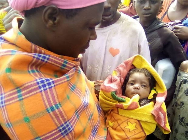 Kəndli öz bağında diri-diri basdırılmış uşağı taparaq, onu xilas etdi - FOTO