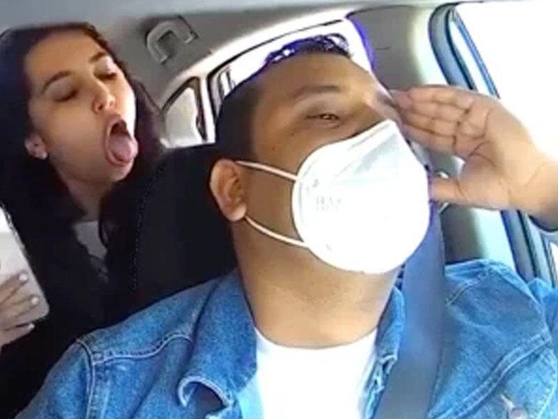 Taksi sürücüsünün üzünə öskürən qadın həbs olundu - FOTO