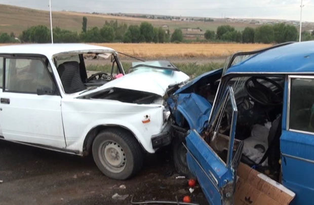 ДТП в Имишли: погиб один, пострадали три человека