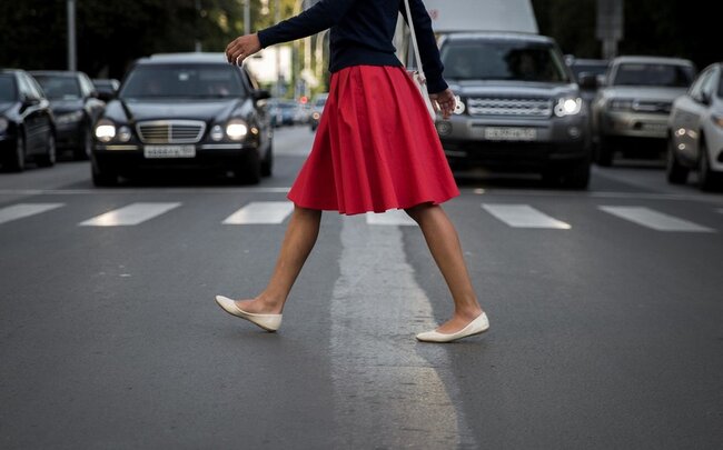 Bakıda avtomobil 20 yaşlı qızı vuraraq hadisə yerindən uzaqlaşdı