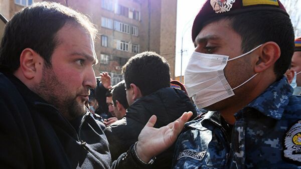 В Армении предложили отменить военное положение в стране