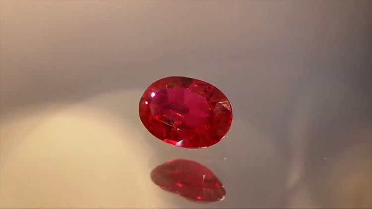 Bakıda nadir tapılan çəhrayı yaqut daşını oğurlayan şəxslər tutulub - FOTO