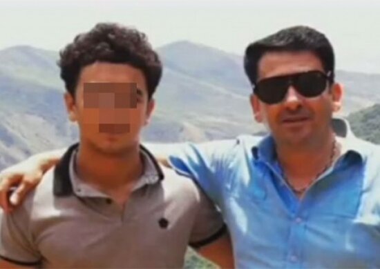 Məhkəmə tanınmış gitaraçını öldürən oğlu ilə bağlı QƏRAR VERDİ