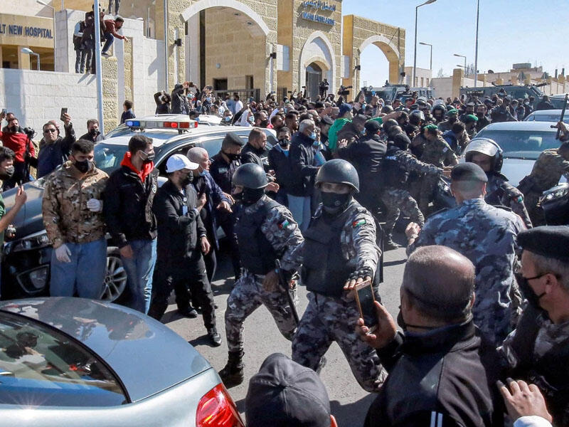Xəstəxanada 7 nəfər oksigensiz qalıb öldü, Səhiyyə nazirini işdən qovdular - FOTO