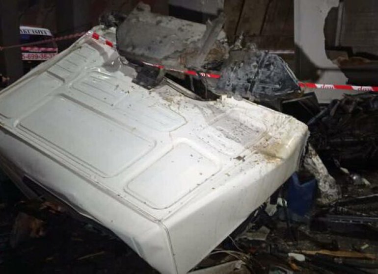 Gəncədə DƏHŞƏTLİ QƏZA: Yük maşını iki yerə bölündü, iki nəfər… – FOTO