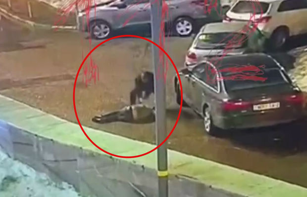 “Cadugəri” küçənin ortasında çəkiclə döyə-döyə öldürdü - VİDEO