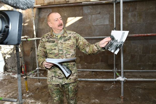 Ильхам Алиев показал снимки с Гейдаром Алиевым, сделанные 39 лет назад в Шуше - ФОТО