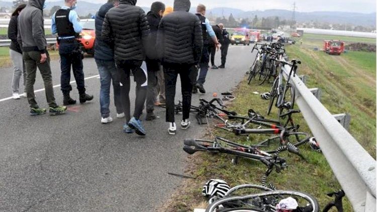 Avtomobil 14-ü azyaşlı olmaqla 18 velosipedçini vurdu