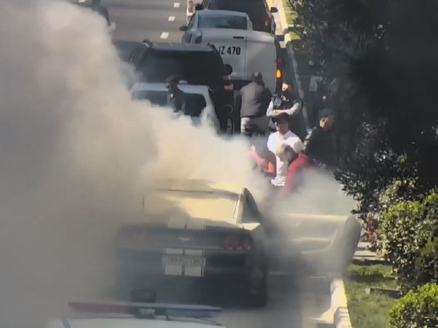 Bakıda lüks avtomobil yanır - YENİLƏNİB + FOTO/VİDEO