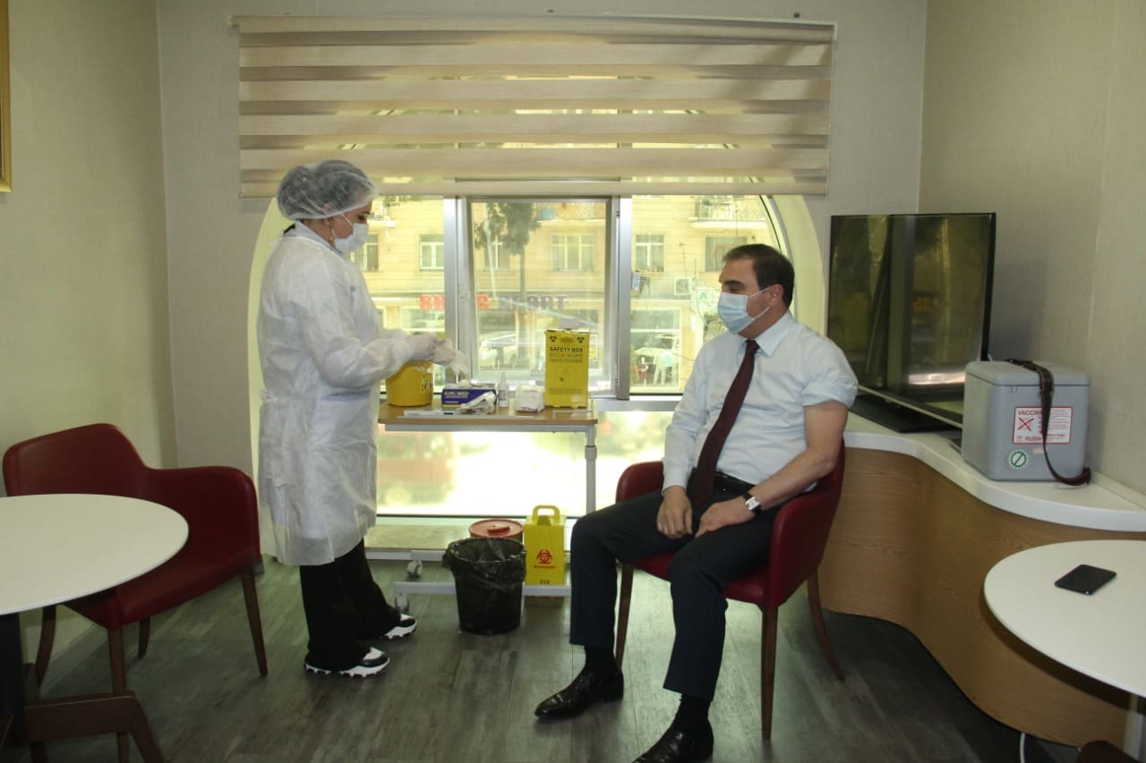 Gəncənin icra başçısı peyvənd olunub-FOTO