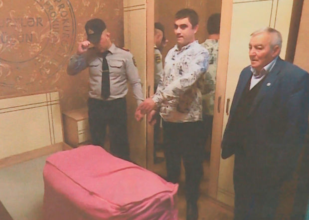 Bakıda yaşadığı qadının başını kəsən şəxs: “Dedi ki, arvadını at, gəl mənimlə yaşa” - VİDEO