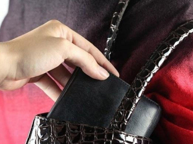 Gəncədə qadının çantasını soyan şəxs saxlanılıb