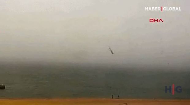 Çində helikopter dənizə düşüb: Üç nəfər ölüb – VİDEO