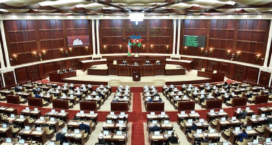 В Азербайджане стартовал второй этап вакцинации депутатов