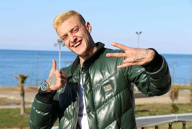 Məsut Özilin oxşarı əslinə meydan oxudu: “Ondan daha sürətliyəm” – VİDEO