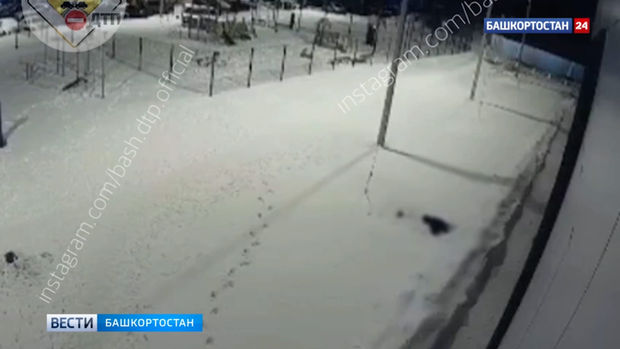 12-ci mərtəbədən yıxılan uşaq sağ qaldı - VİDEO