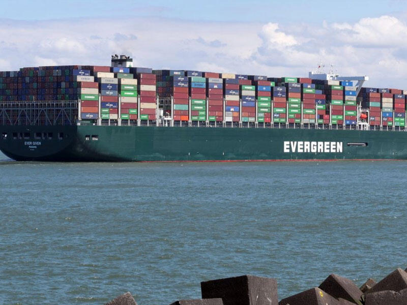 400 milyon dollarlıq neft daşıyan tanker kanalda ilişdi