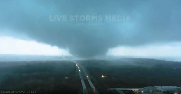 ABŞ-dakı dəhşətli qasırğanın görüntüləri yayılıb – VİDEO