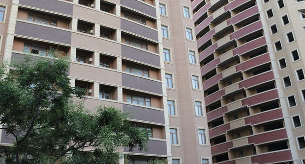 Жители плотно застроенных районов Баку: В квартиры не проникает дневной свет - ВИДЕО