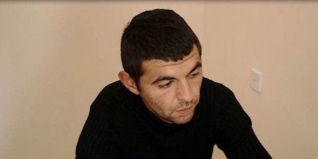 Gəncədə danışmaq adı ilə vətəndaşların telefonunu ələ keçirən şəxs saxlanıldı - FOTO