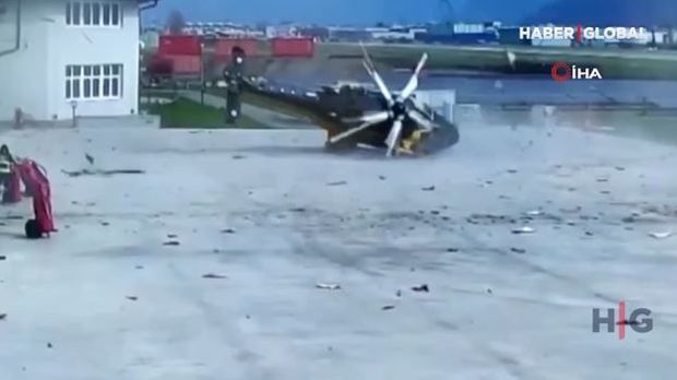 İtaliyada havaya qalxmağa hazırlaşan polis helikopteri parçalandı – VİDEO