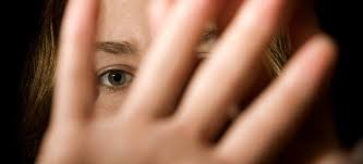 Gənc oğlan 15 yaşlı qızı evinə gətirdi və cinsi əlaqədə oldu — Cinayət işi