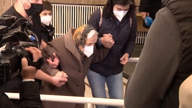 104 yaşlı qadın peyvənd vurdurdu: 