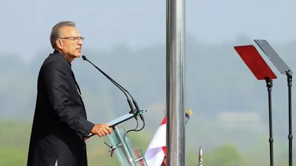 Peyvəndin ilk dozasını vurduran Pakistan prezidenti koronavirusa yoluxub – FOTO