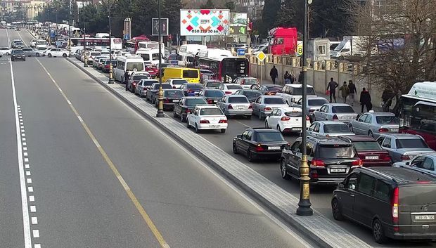 На улицах и проспектах столицы наблюдаются заторы - ФОТО