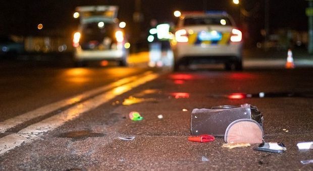 В Баку женщина бросилась под автомобиль