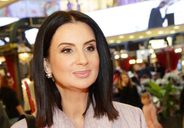 В России известная телеведущая упала во время съемок и сломала руку - ВИДЕО