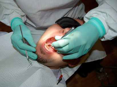 Həkim xəstənin dişinə iynə vurdu xəstə şok keçirdi