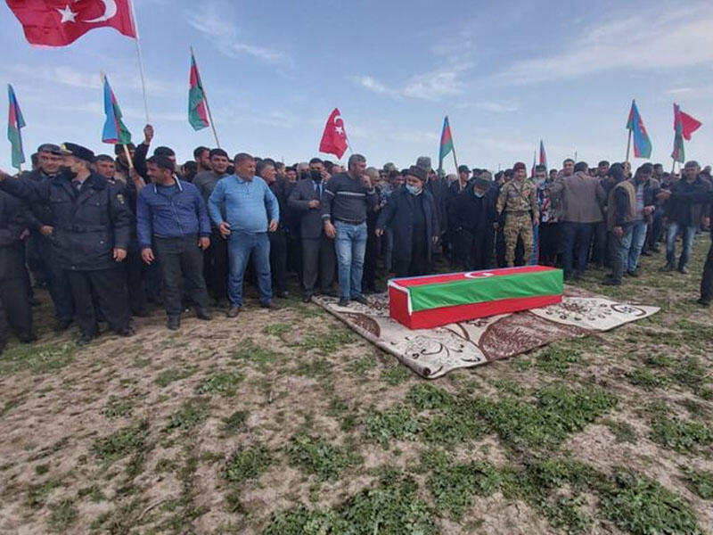 Azərbaycan Ordusunun giziri dəfn olunub - FOTO