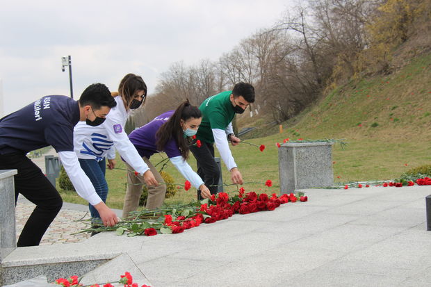 Azərbaycan könüllüləri Quba Soyqırımı Memorial Kompleksini ziyarət ediblər - FOTO