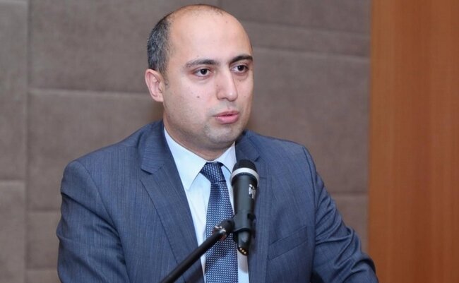 Nazir məktəblərin bağlanmasından DANIŞDI